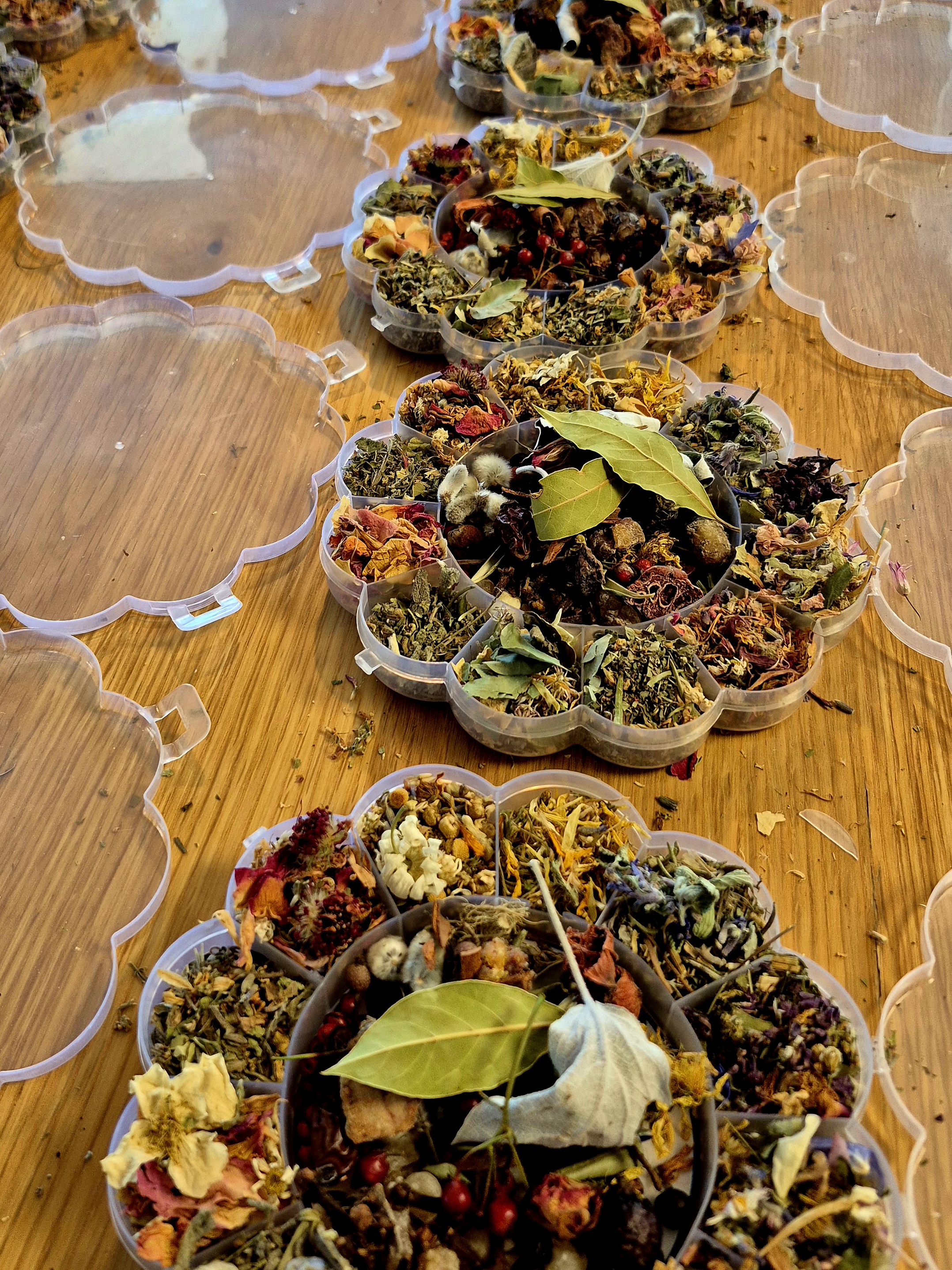 Räucherwerk – Glas und Kräuter